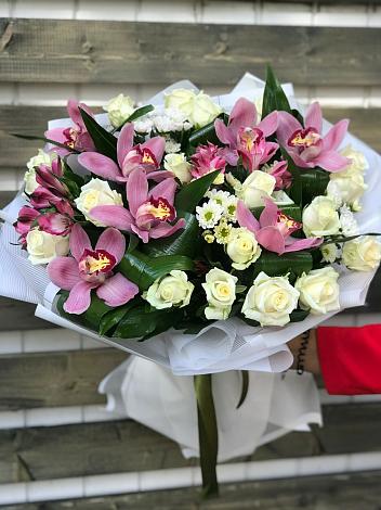 Букет цветов из: Розы и Хризантемы в Заюково