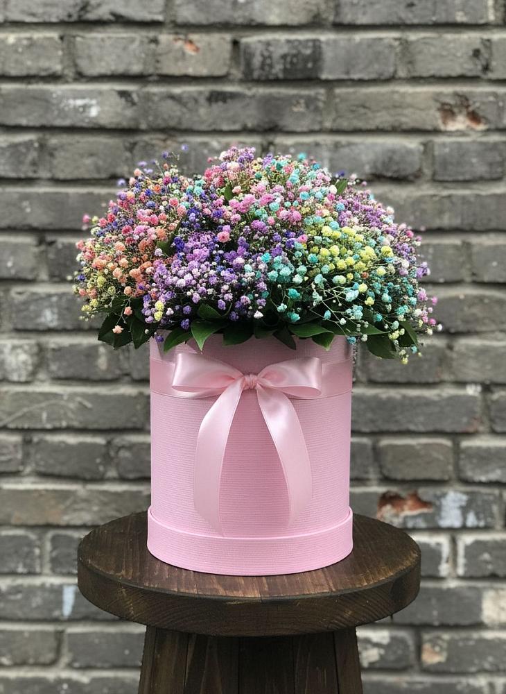 Цветочная композиция из Гипсофила и Розы в шляпной коробке в Заюково