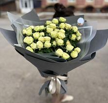 Букет Белые кустовые розы Солинеро в Заюково