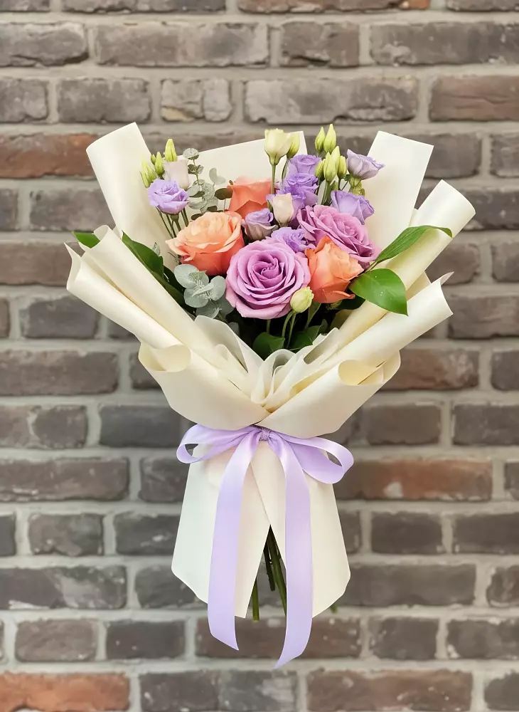 Букет цветов из: Лизиантусы и Розы в Заюково