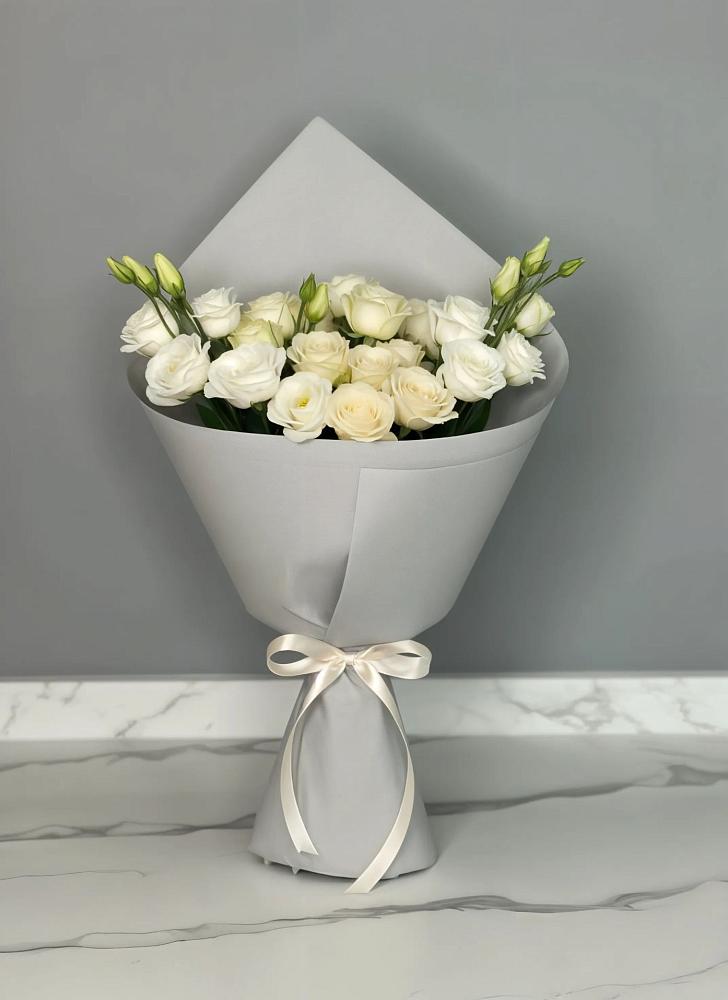 Букет цветов из: Розы и Лизиантусы в Заюково