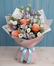 Букет цветов из:  Лизиантусы, Розы, Альстромерии и Гипсофила в Заюково