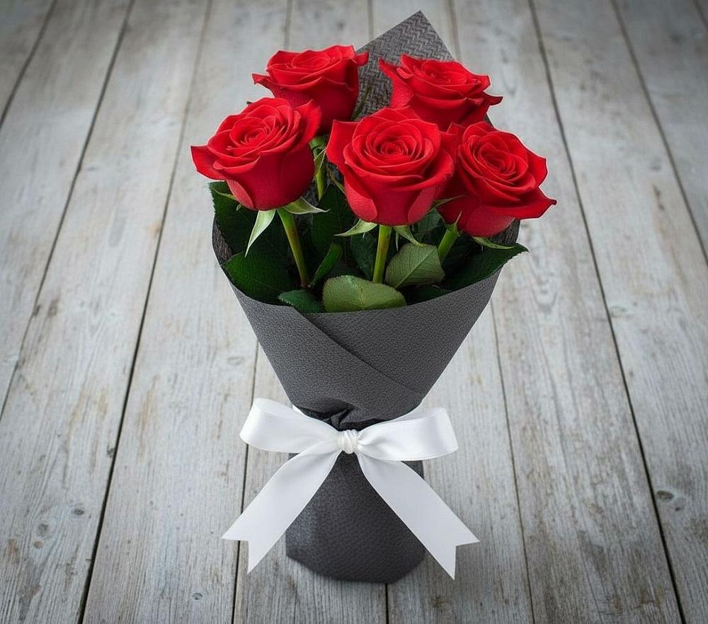 Букет 5 Красных роз Эдлесс Лав в Заюково
