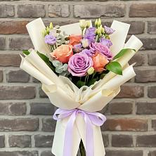 Букет цветов из:  Лизиантусы и Розы в Заюково