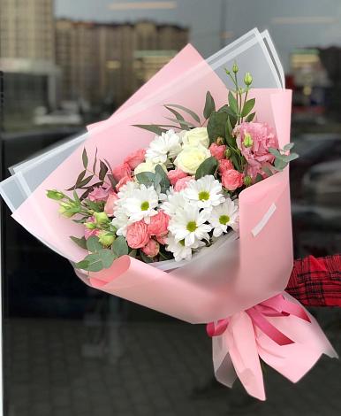 Букет цветов из: Розы, Лизиантусы и Хризантемы в Заюково